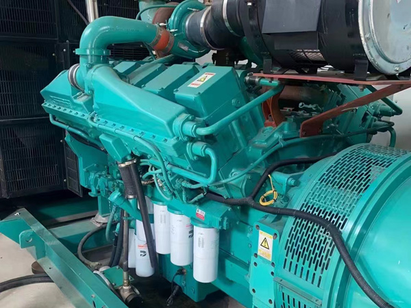 乌达更换100kW柴油发电机组机油时，需要注意哪些事项？