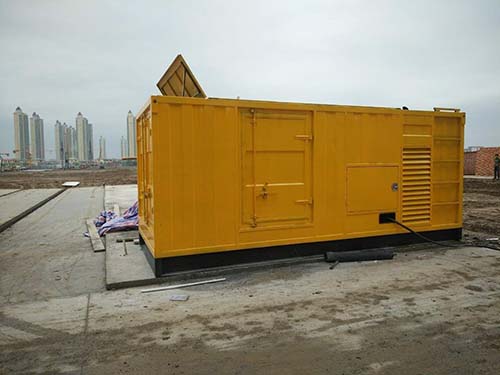 乌达合同中关于乙方责任导致工期延误的赔偿标准应该如何制定？